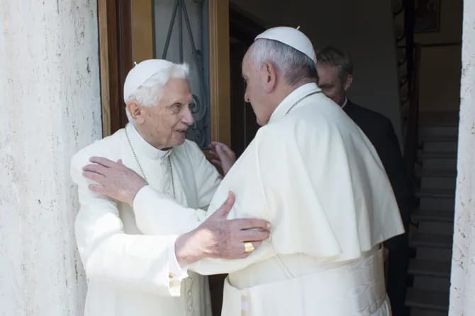 Indahnya Persahabatan Paus Fransiskus dan Paus Benediktus XVI
