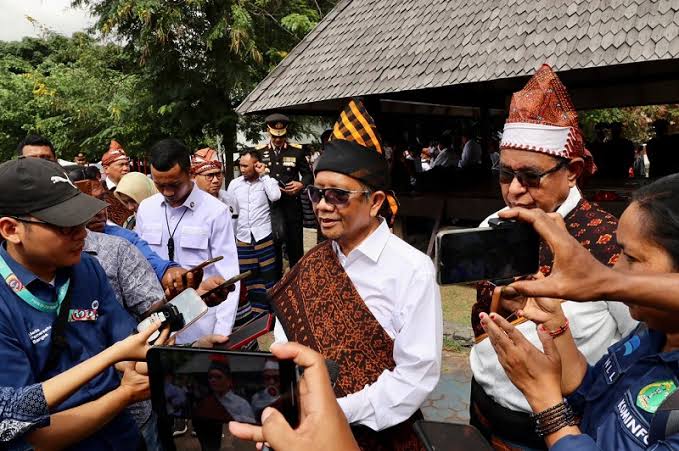 Mahfud MD dan Makna Kehadirannya di Flores