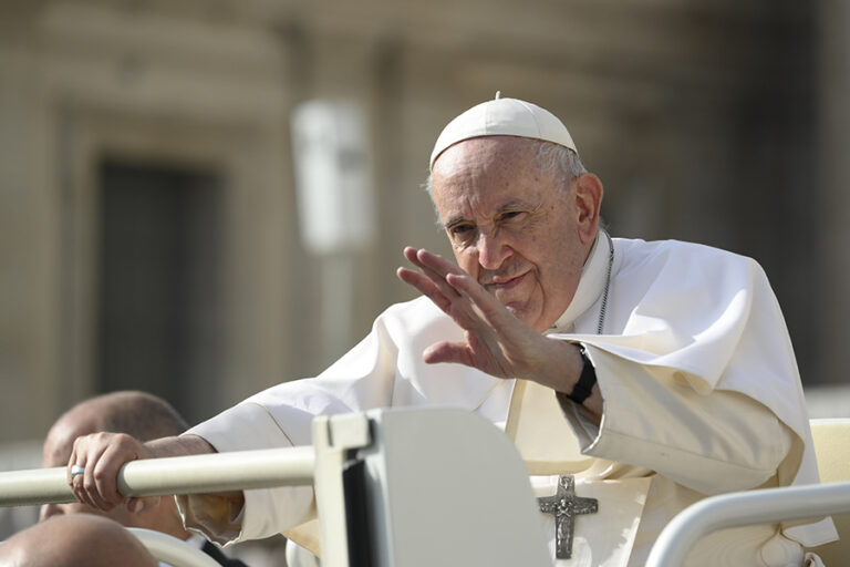 9 Cara Tajam Paus Fransiskus Berbicara tentang Perang
