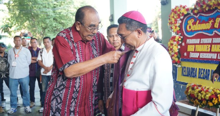 Yang Islam pun Gembira Sambut Uskup Hans Monteiro di Jakarta